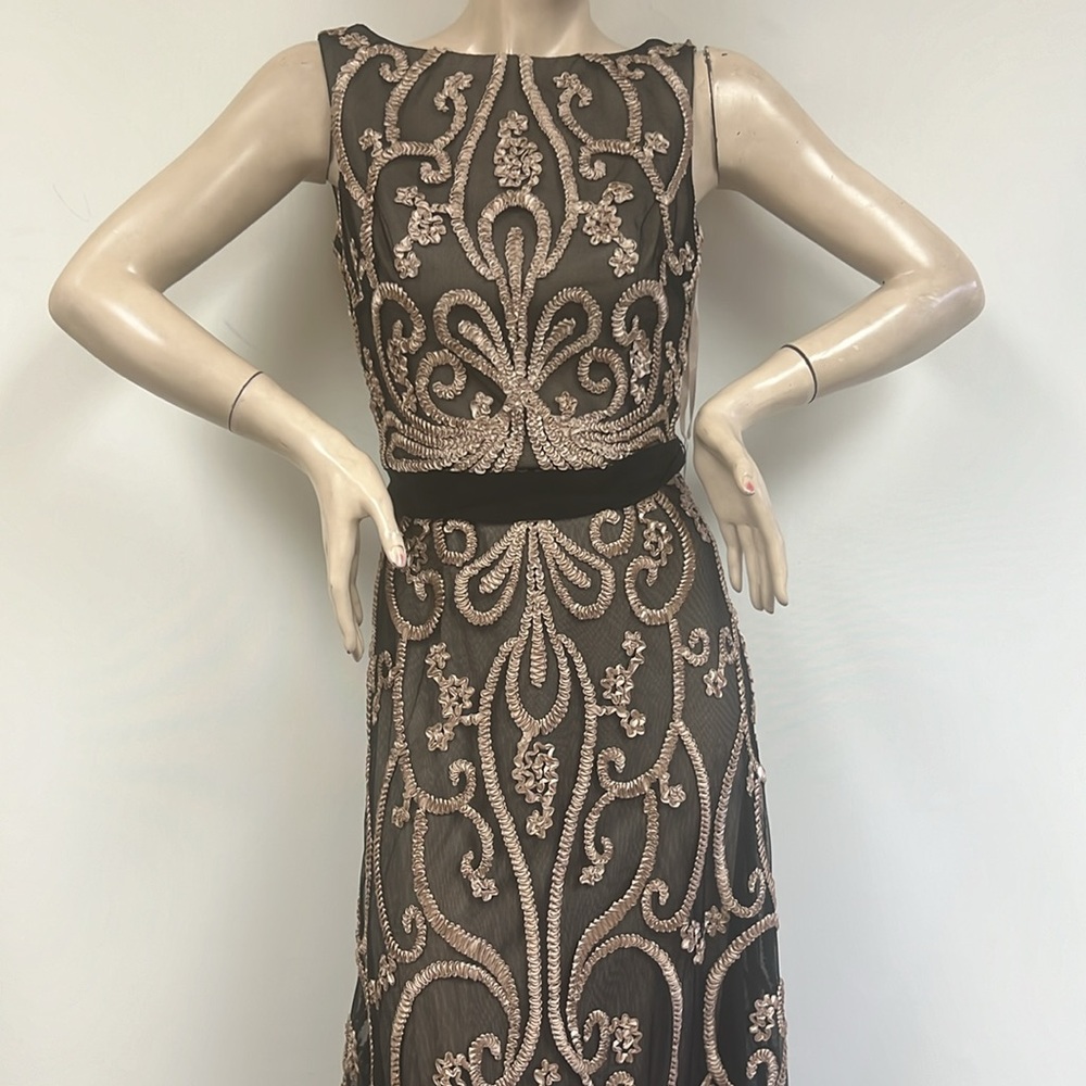 Mom Cheri NAVY/BLACK embroidered sleeveless V-back long gown - Picture 5 of 14
